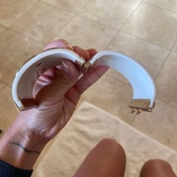 chanel cuff bracelet - Picture 6 of 10